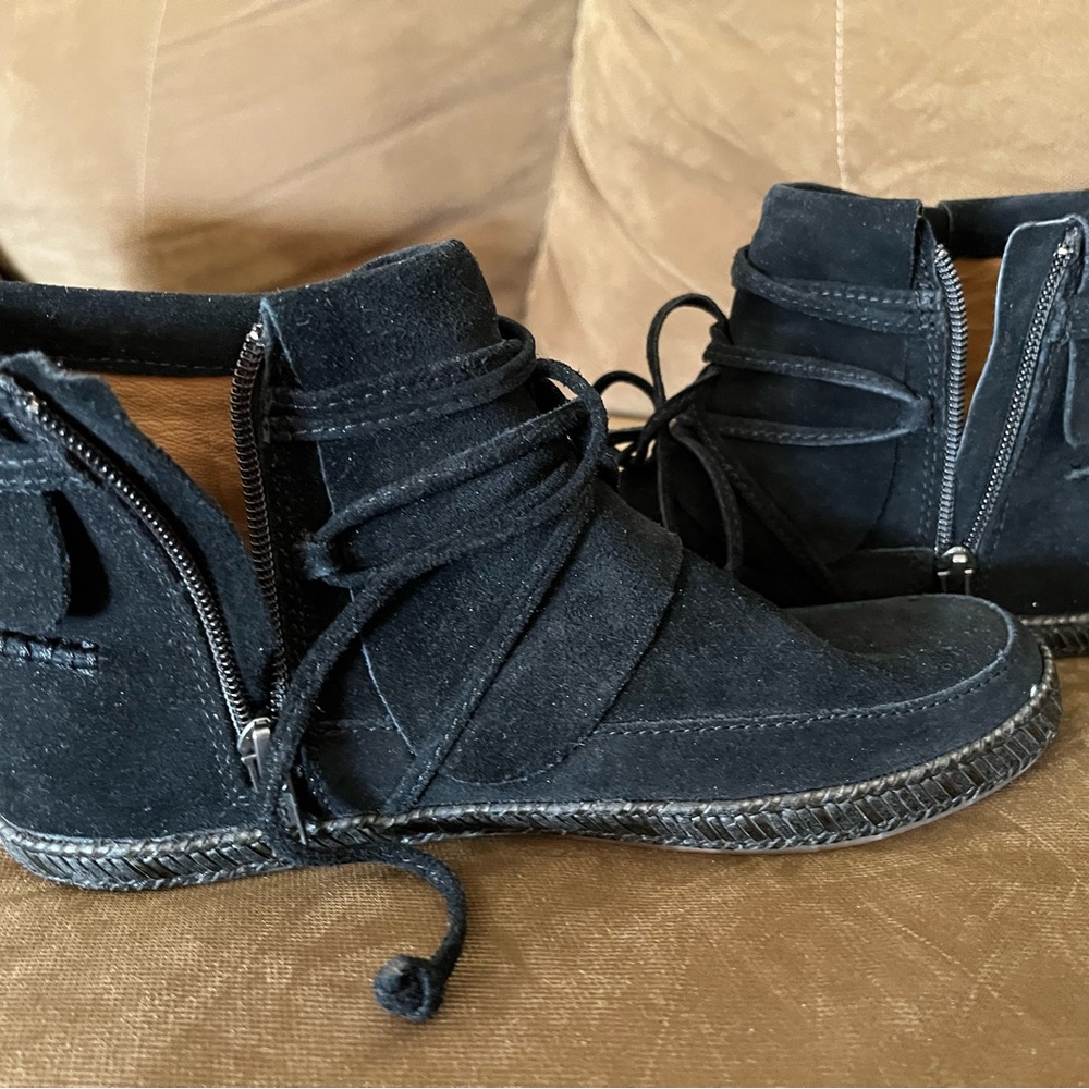 UGG Reid Boot - Picture 7 of 11